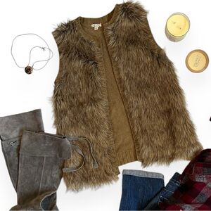 Cozy Eyeshadow Faux Fur Sweater Cardigan Vest Sz M